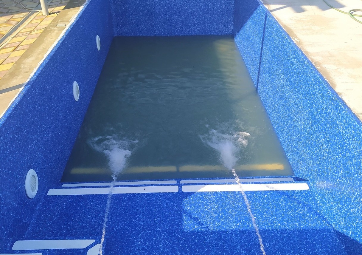 Автоматическое заполнение бетонного бассейна чистой водой
