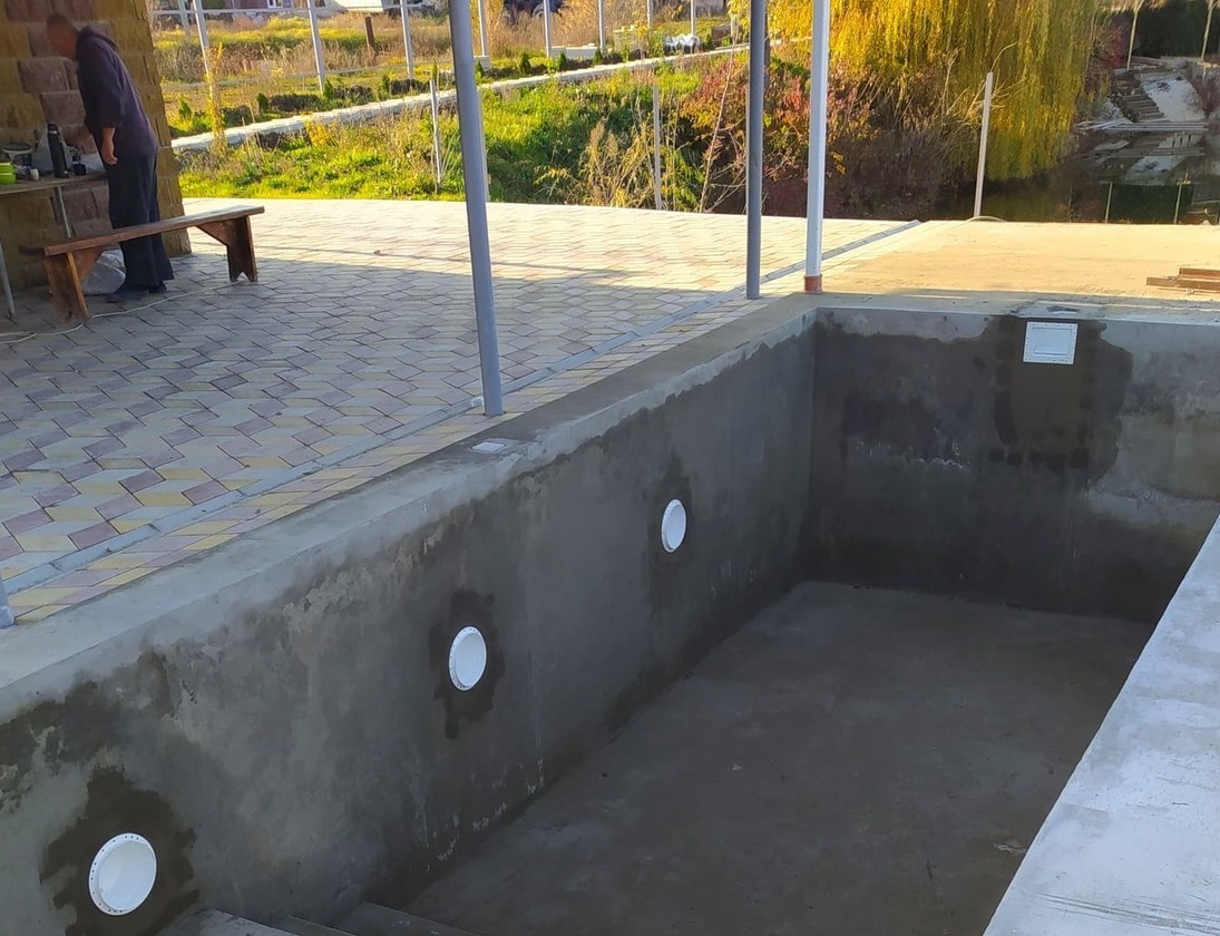 Заложено основание бетонного бассейна, фото 1