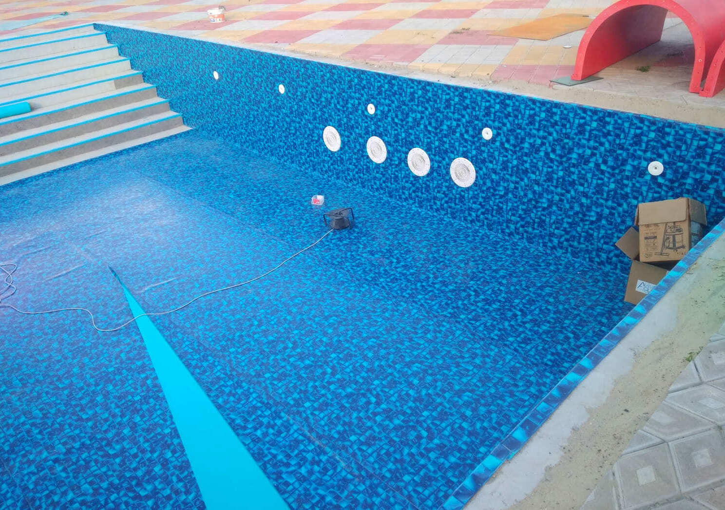 Настил поливинилхлоридной плёнки на бетонный бассейн, фото 2